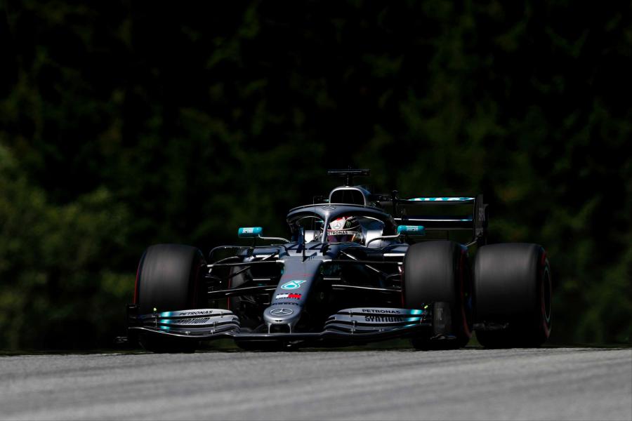  Mercedes-AMG F1 W10 EQ Power+ 2019 года  (фото 18 из 31)